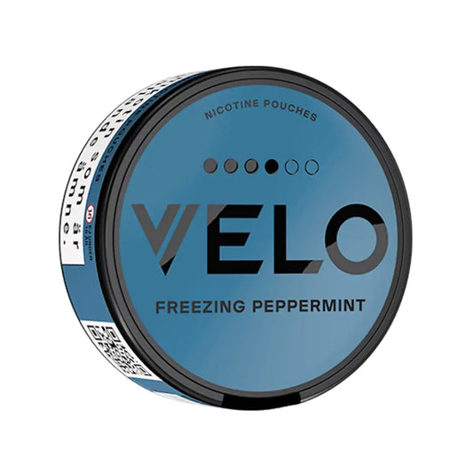 Velo Freezing Peppermint chewing gum pack from NikoPouches.dk, showing green and white packaging with peppermint flavor.