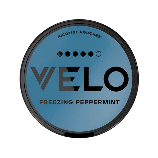 Velo Freezing Peppermint Ultra from NikoPouches.dk, featuring a sleek package with peppermint-flavored cooling mints.